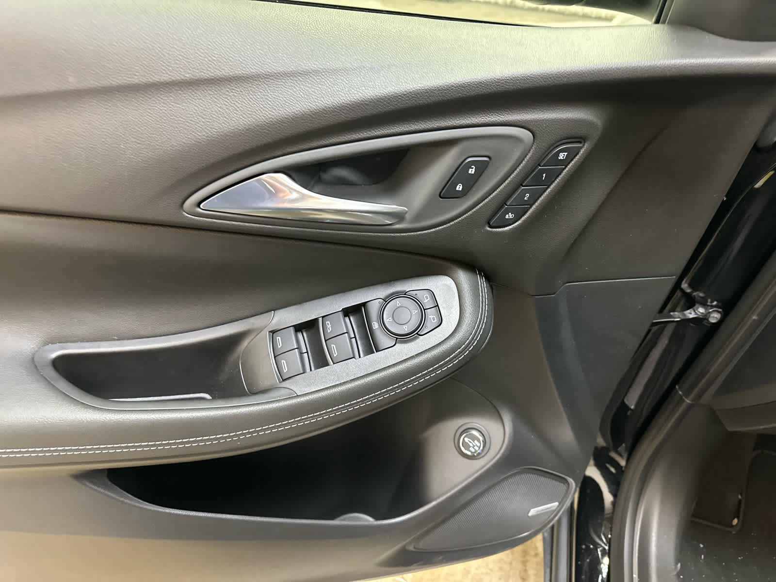 Used 2026 Buick Encore GX Avenir w/ Avenir Convenience Package image 27