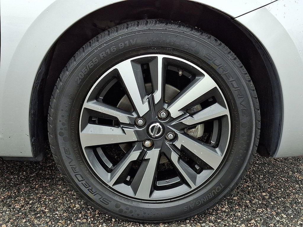 Used 2021 Nissan Versa SV image 9