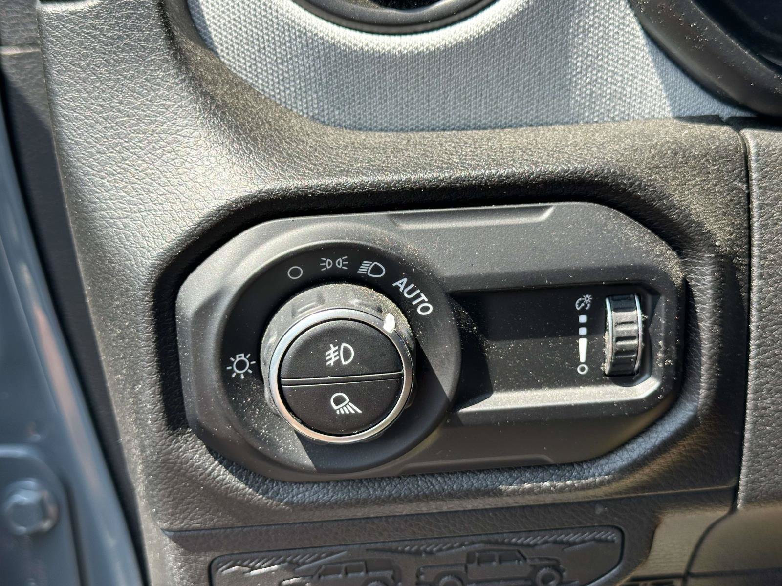 Used 2024 Jeep Gladiator Sport AWD/4WD image 32