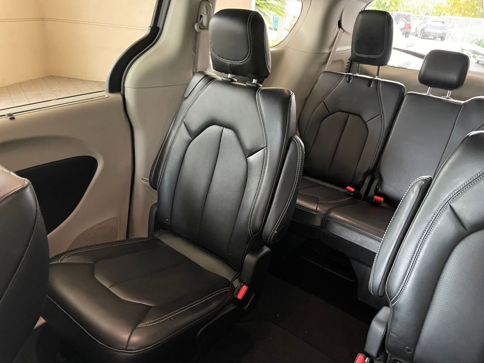 Used 2024 Chrysler Pacifica Touring-L image 42
