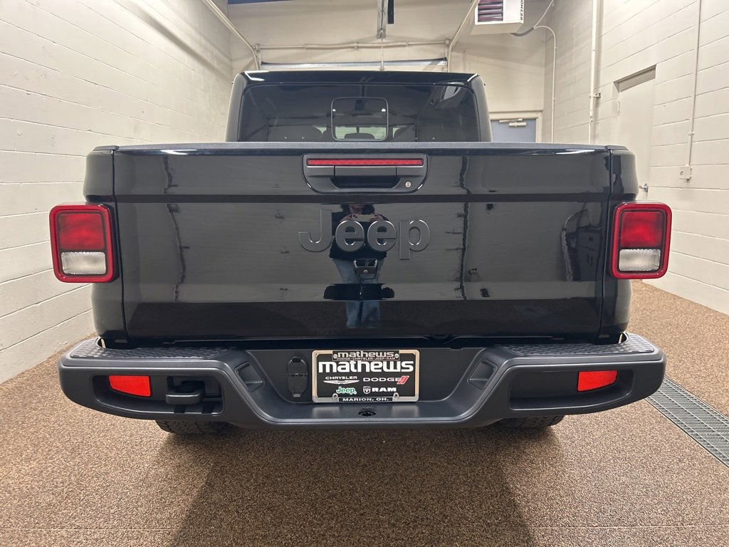Used 2024 Jeep Gladiator Sport image 3