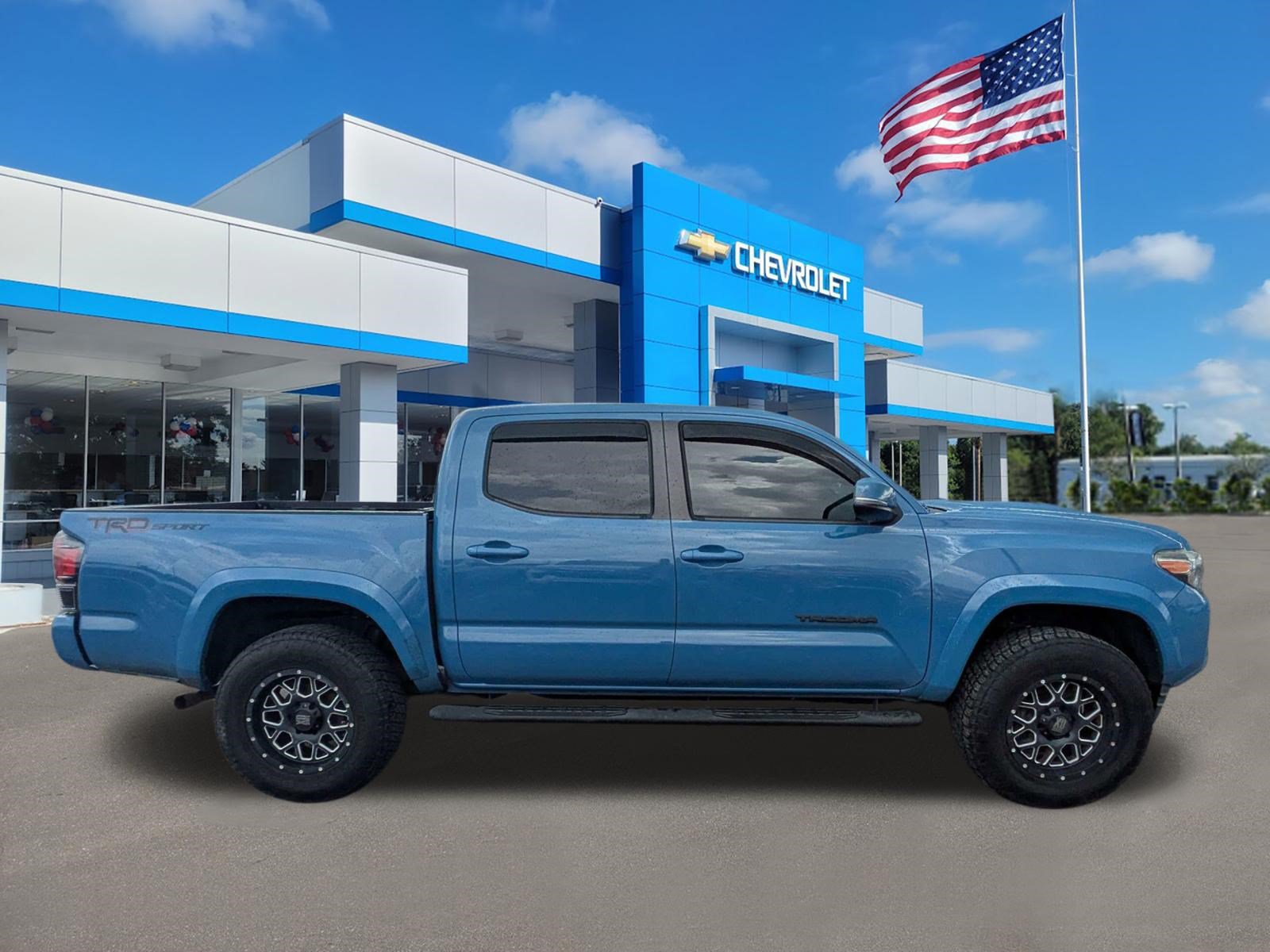 Used 2019 Toyota Tacoma TRD Sport RWD image 2
