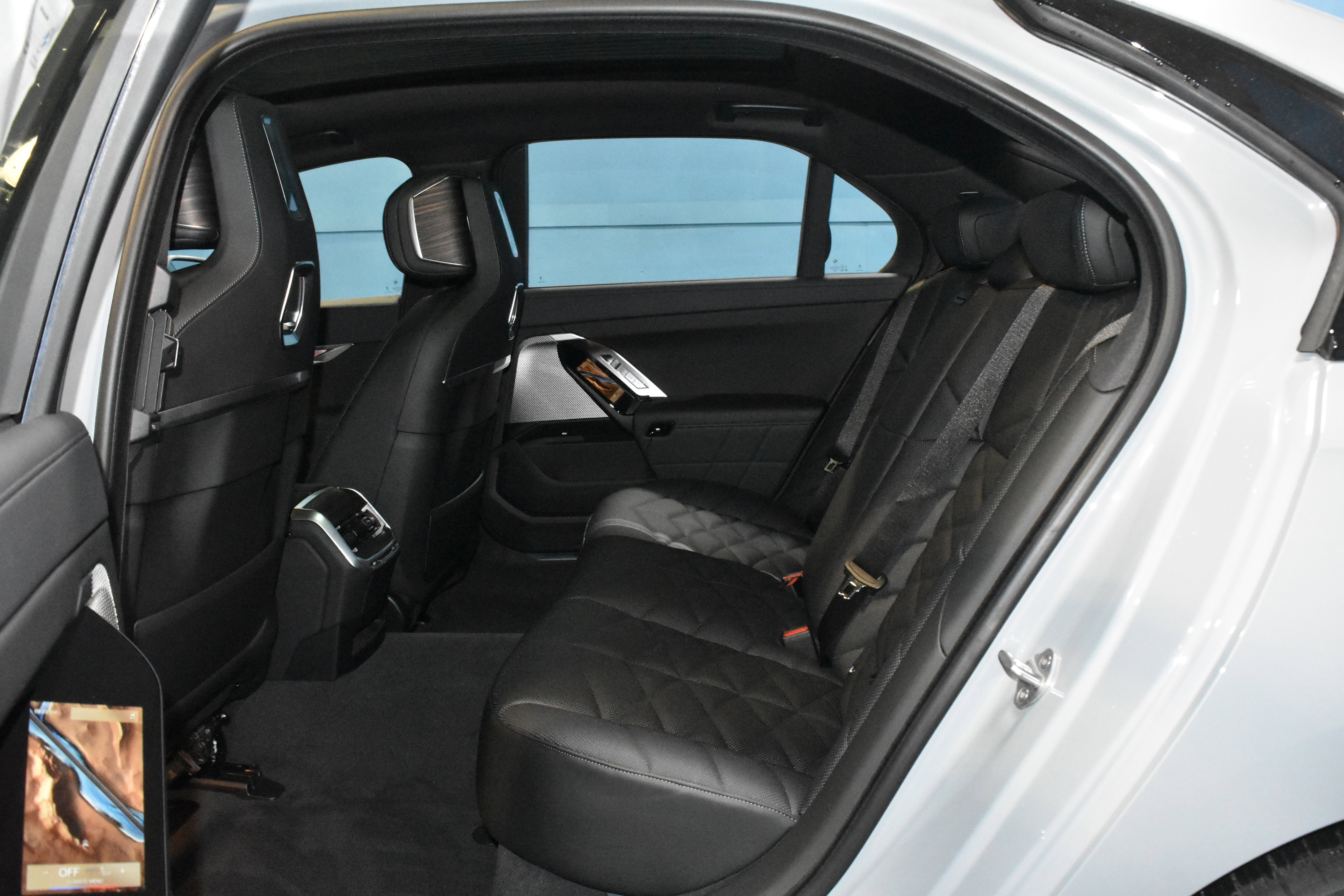 New 2026 BMW 740i xDrive AWD/4WD image 15