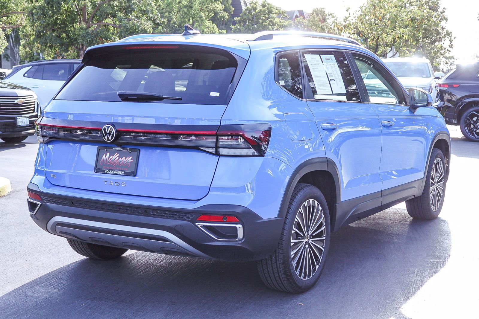 Used 2025 Volkswagen Taos SE FWD image 6