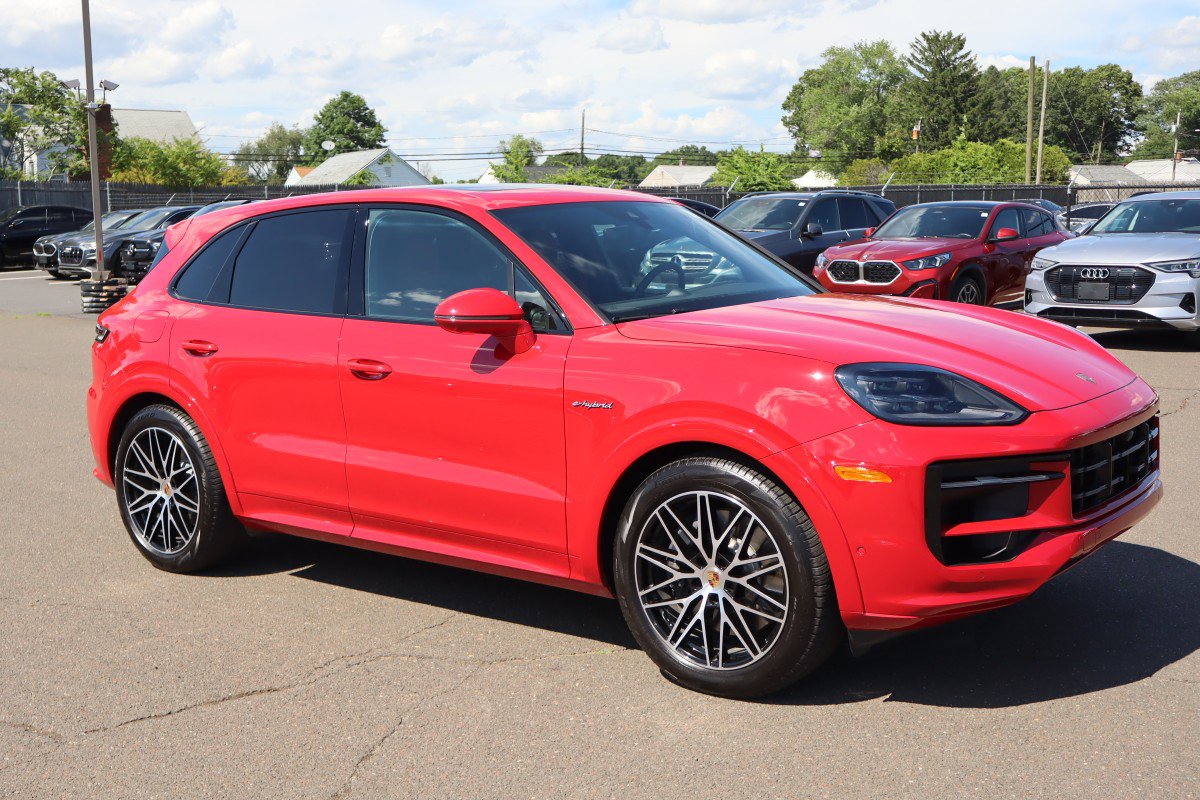 Used 2025 Porsche Cayenne E-Hybrid AWD/4WD image 3