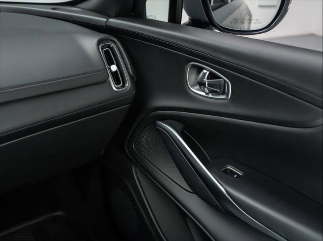 Used 2021 Aston Martin DBX AWD/4WD image 24