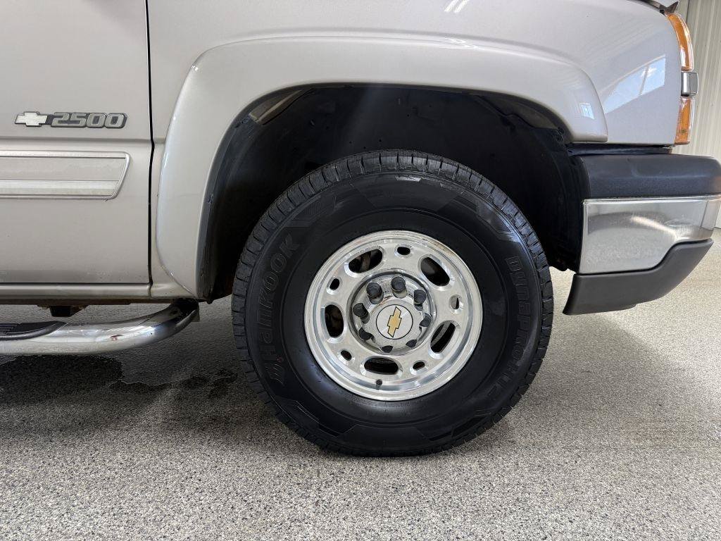 Used 2004 Chevrolet Silverado 2500 LT w/ Skid Plate Package AWD/4WD image 36