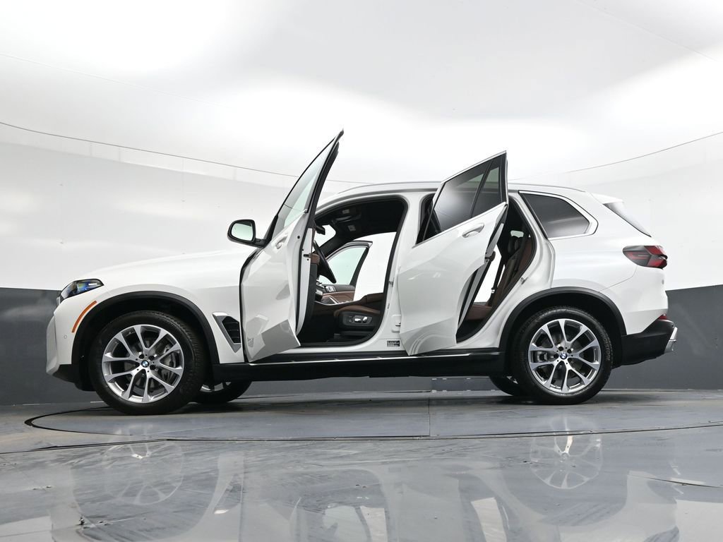 Used 2025 BMW X5 xDrive40i AWD/4WD image 44