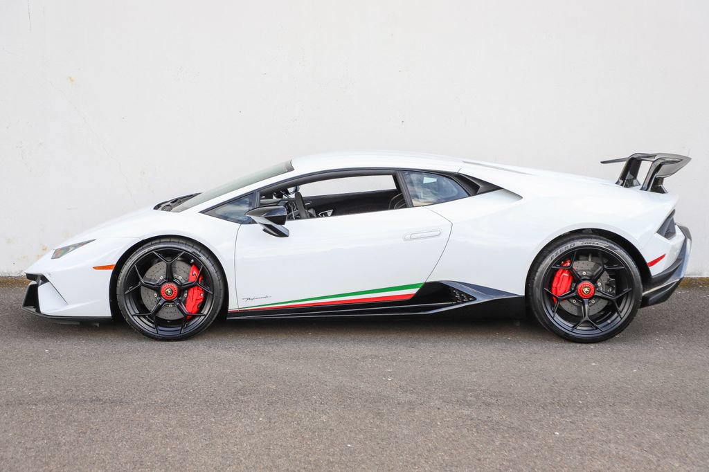 Used 2018 Lamborghini Huracan Performante AWD/4WD image 11