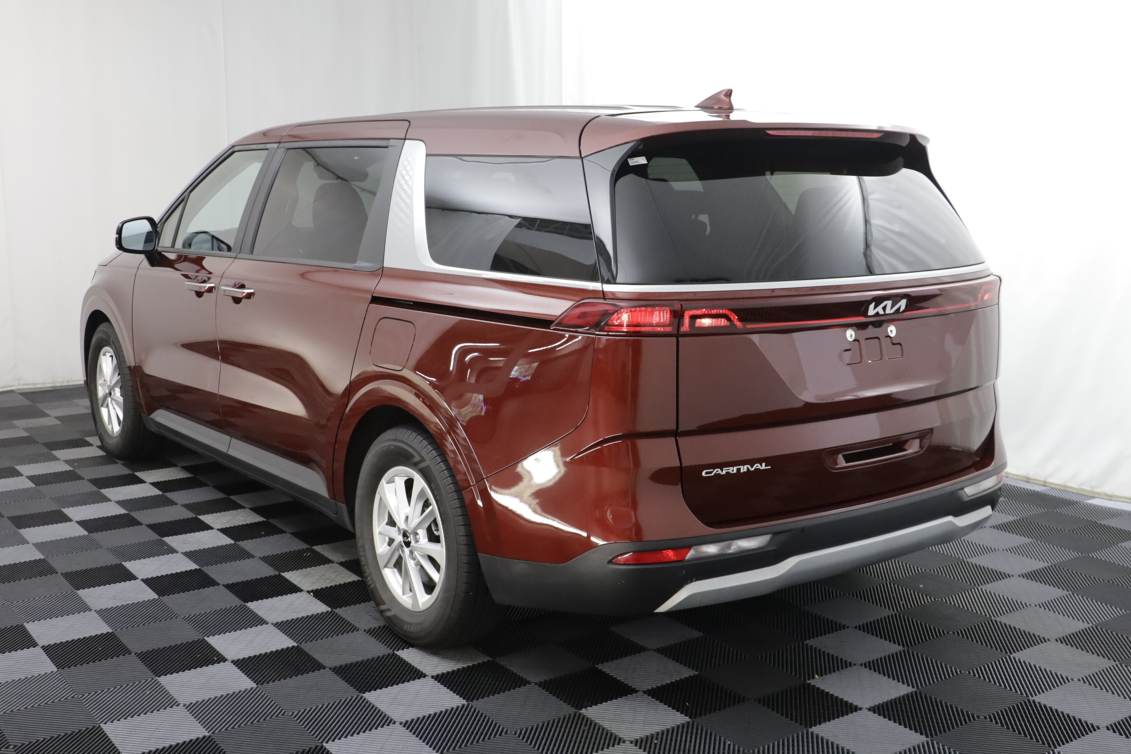 Used 2024 Kia Carnival LX FWD image 18