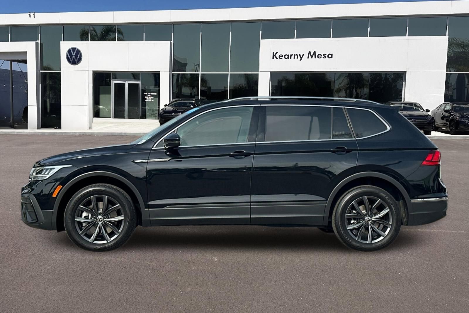 Used 2023 Volkswagen Tiguan SE FWD image 7