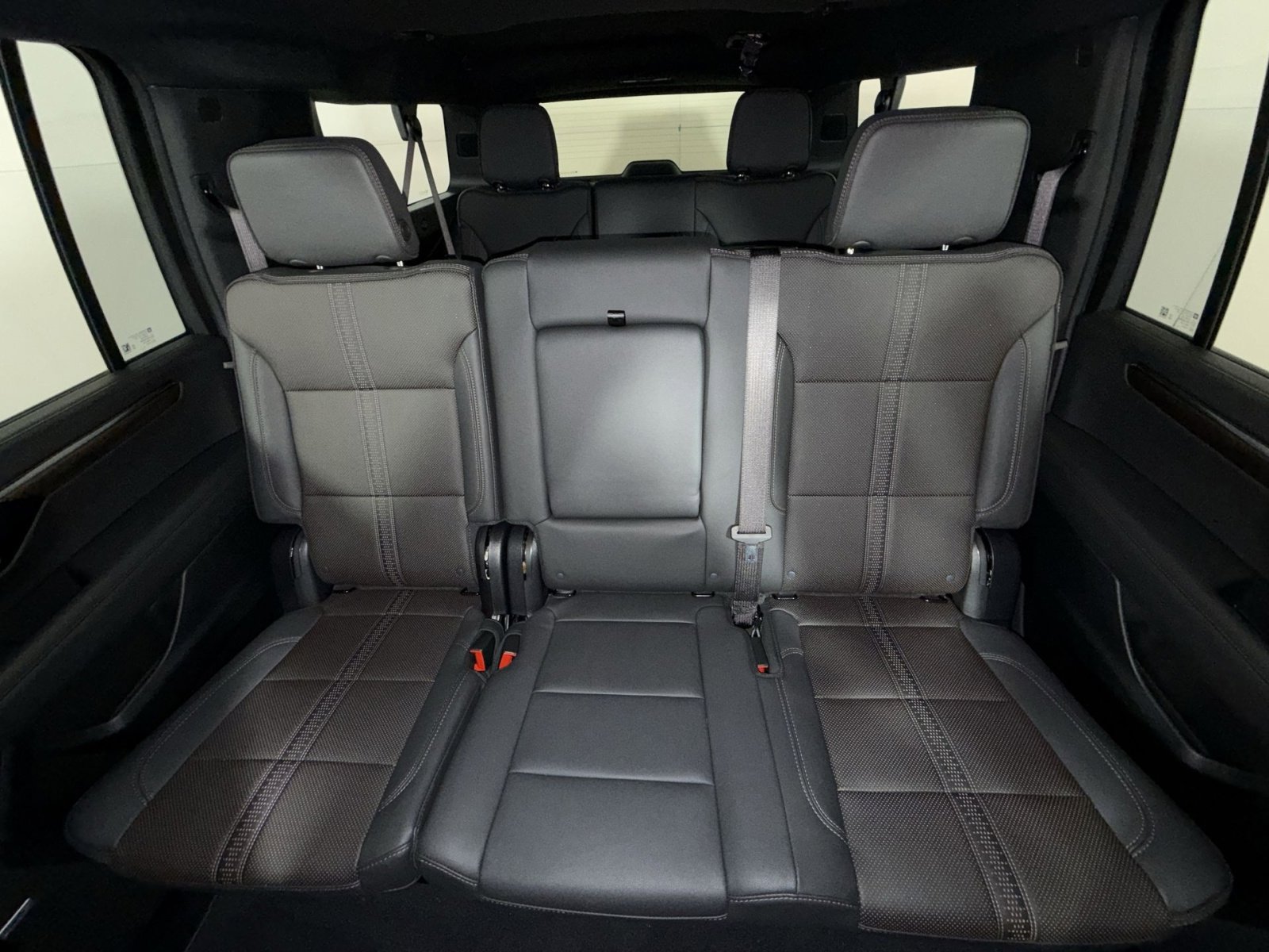 Used 2025 Chevrolet Suburban High Country w/ Sun And Tow Package AWD/4WD image 25
