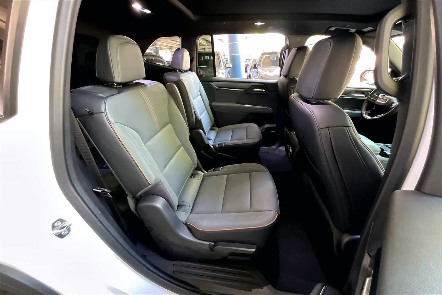 Used 2025 GMC Acadia AT4 w/ Luxury Package AWD/4WD image 20