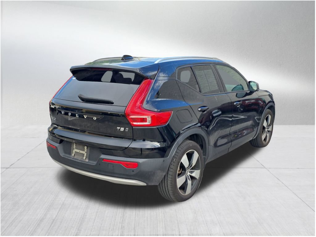 Used 2019 Volvo XC40 T5 Momentum image 4