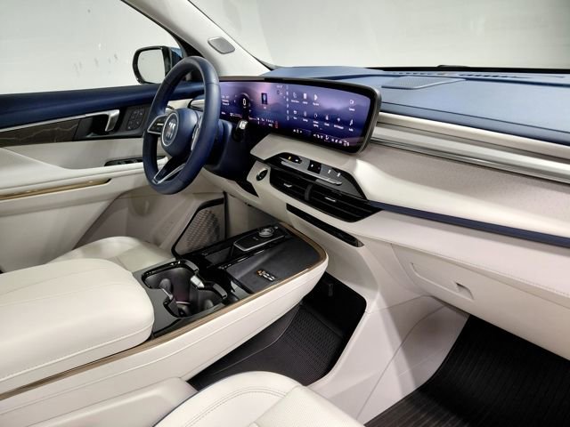 Used 2025 Buick Enclave Avenir w/ LPO, All-Weather Package image 33