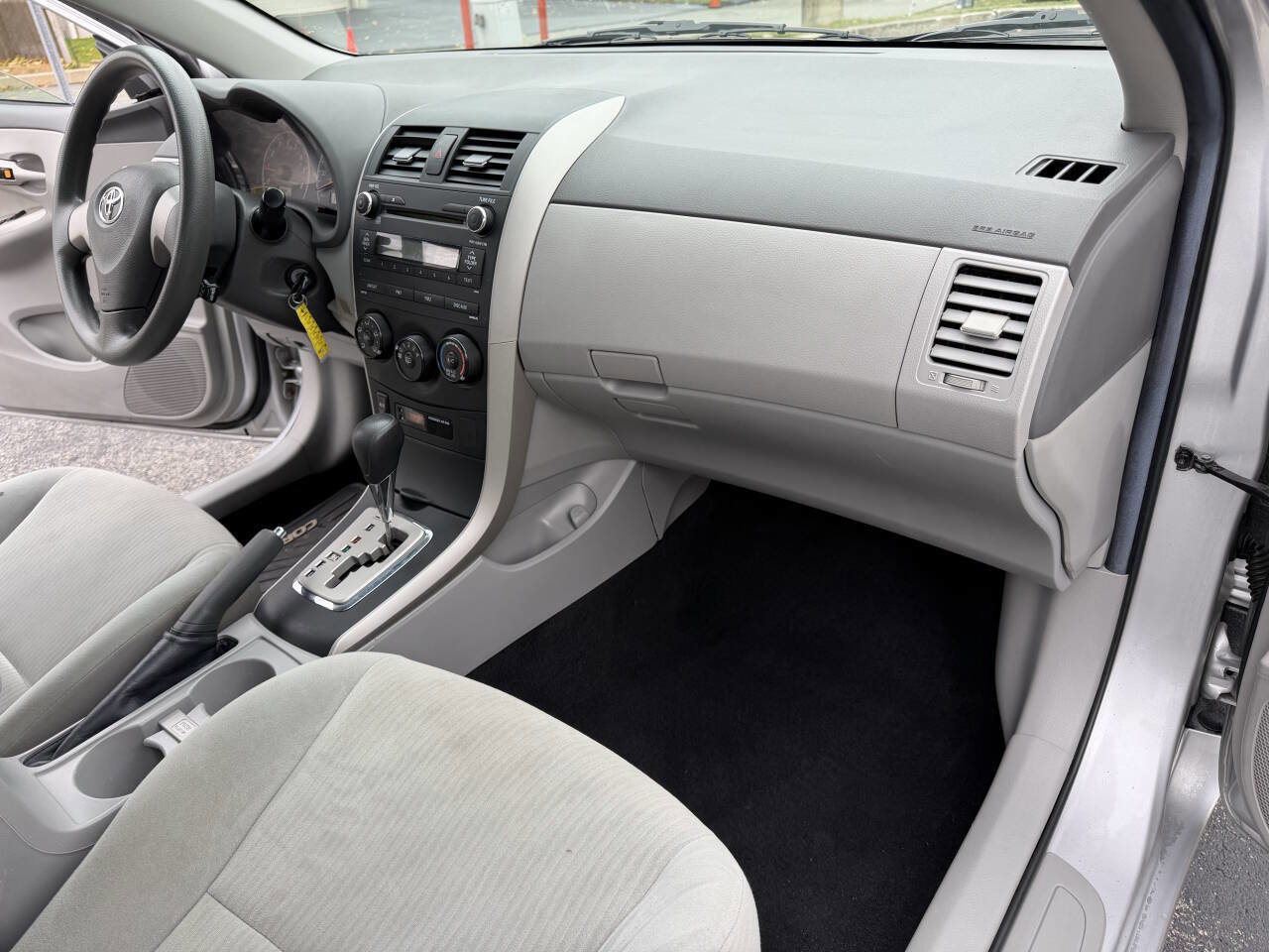 Used 2010 Toyota Corolla LE image 23