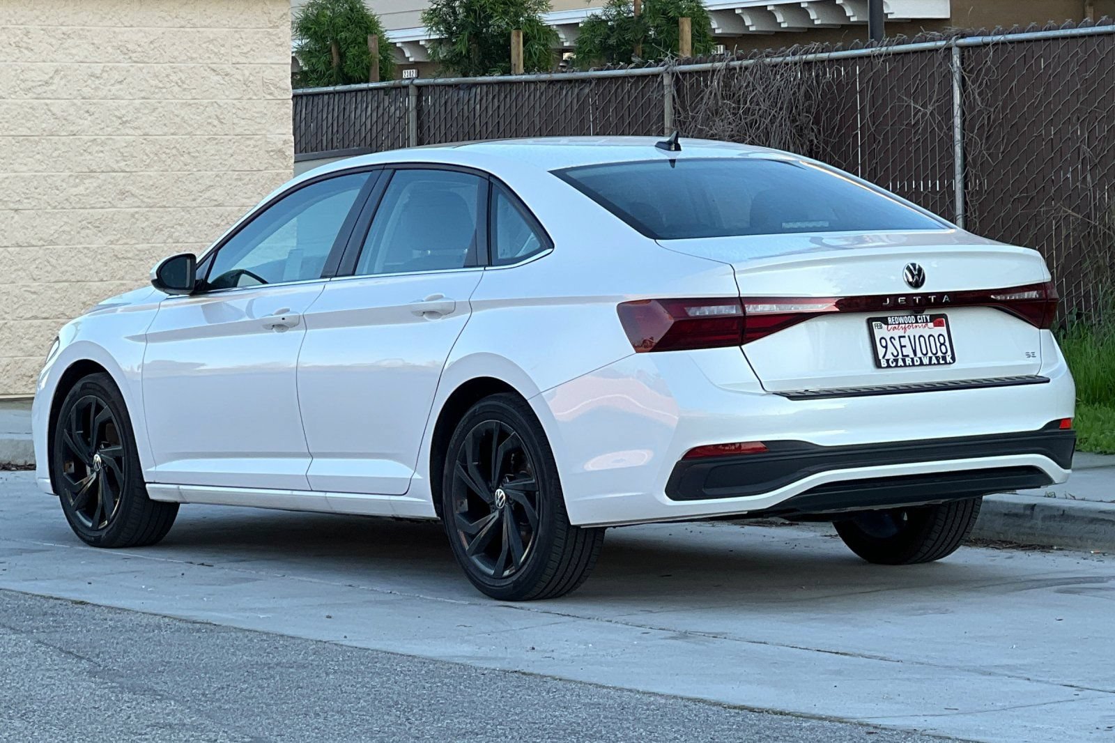 Used 2025 Volkswagen Jetta SE w/ Sunroof Package FWD image 6