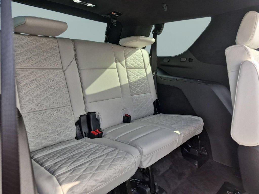 New 2026 Cadillac Escalade Platinum Sport w/ LPO, ONYX Package AWD/4WD image 27