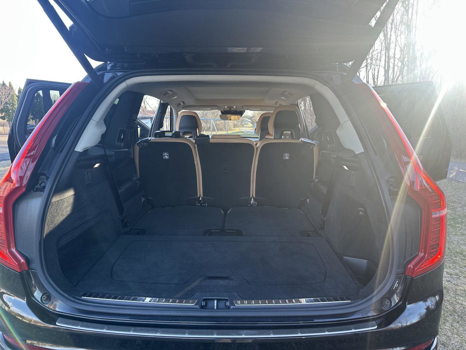 Used 2016 Volvo XC90 T6 Momentum w/ Momentum Plus Package image 13