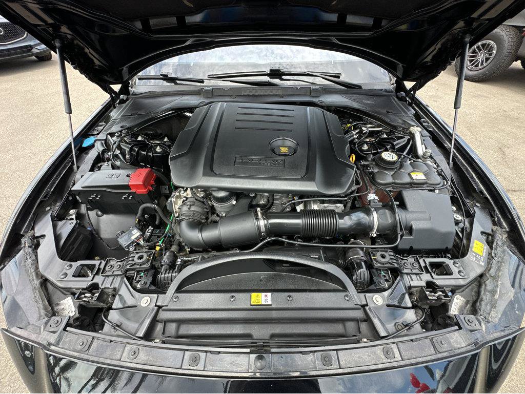 Used 2017 Jaguar XE RWD image 41