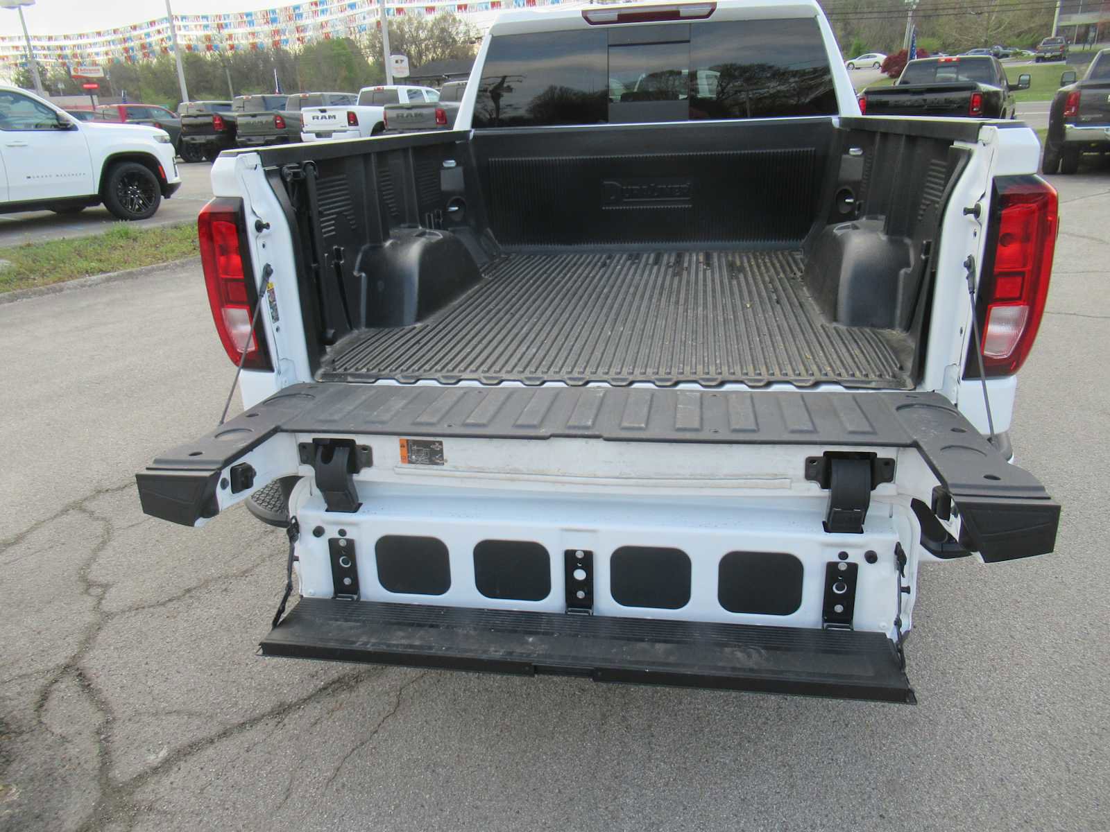 Used 2024 GMC Sierra 1500 Elevation w/ Preferred Package image 7