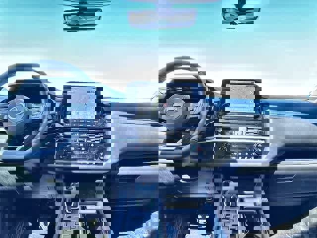 Used 2025 Nissan Pathfinder Platinum w/ Black Appearance Package image 30