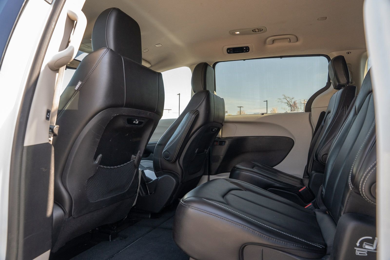Used 2023 Chrysler Pacifica Touring-L image 17