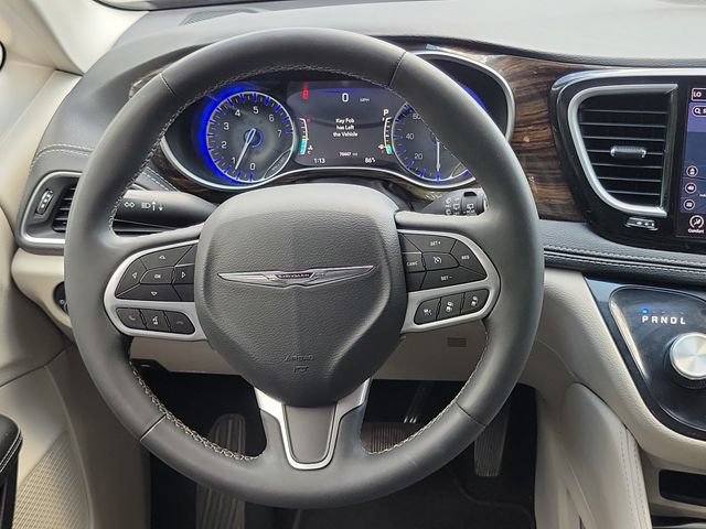 Used 2023 Chrysler Pacifica Limited FWD image 26