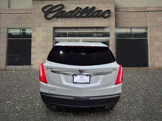 Used 2018 Cadillac XT5 Luxury w/ Driver Awareness Package AWD/4WD image 4