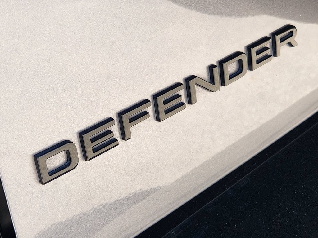 Used 2024 Land Rover Defender 110 X-Dynamic SE AWD/4WD image 12