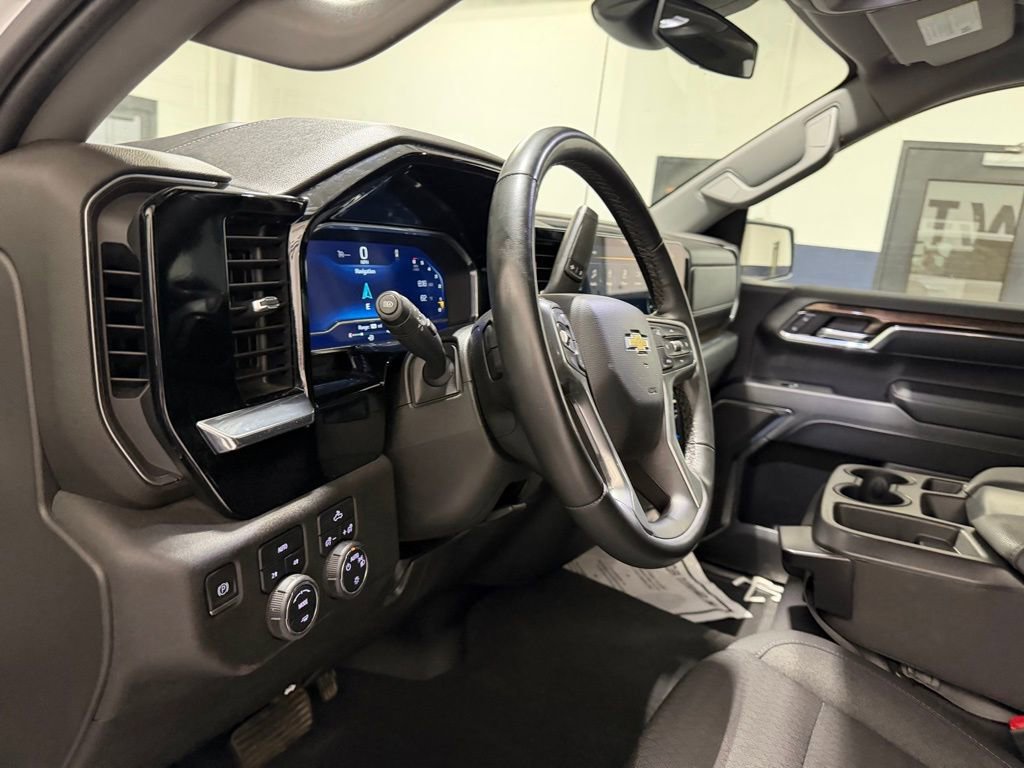 Used 2024 Chevrolet Silverado 1500 LT image 11