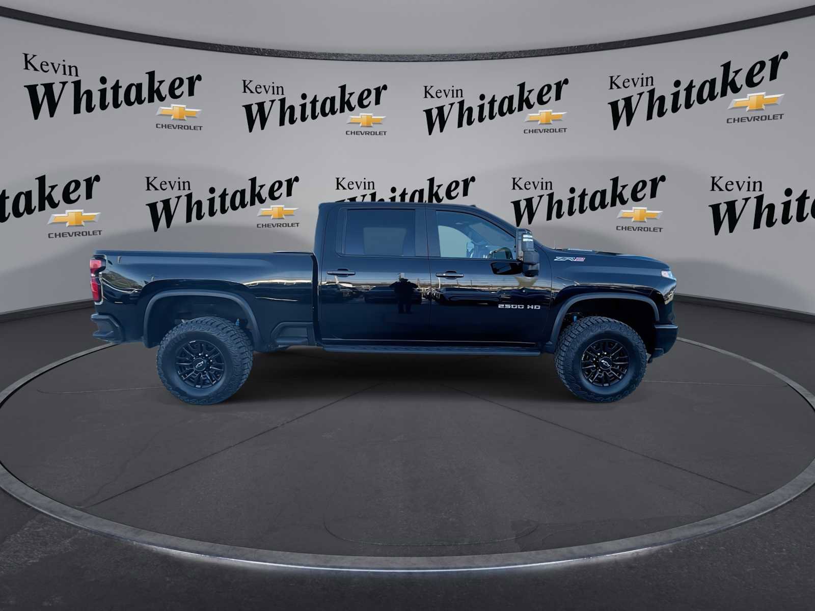 Used 2025 Chevrolet Silverado 2500 ZR2 w/ Technology Package image 9