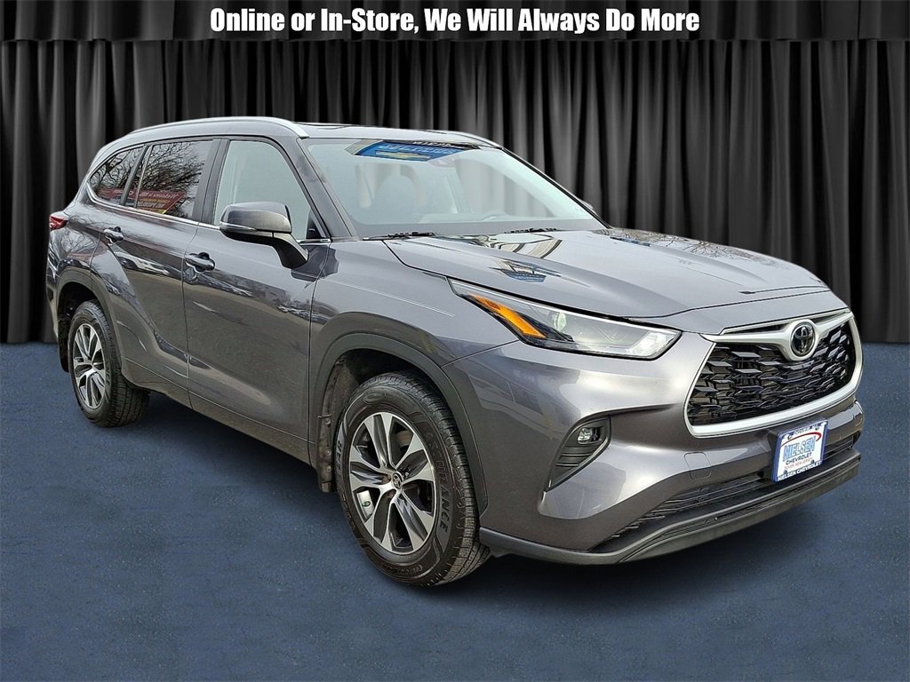 Used 2023 Toyota Highlander XLE image 1