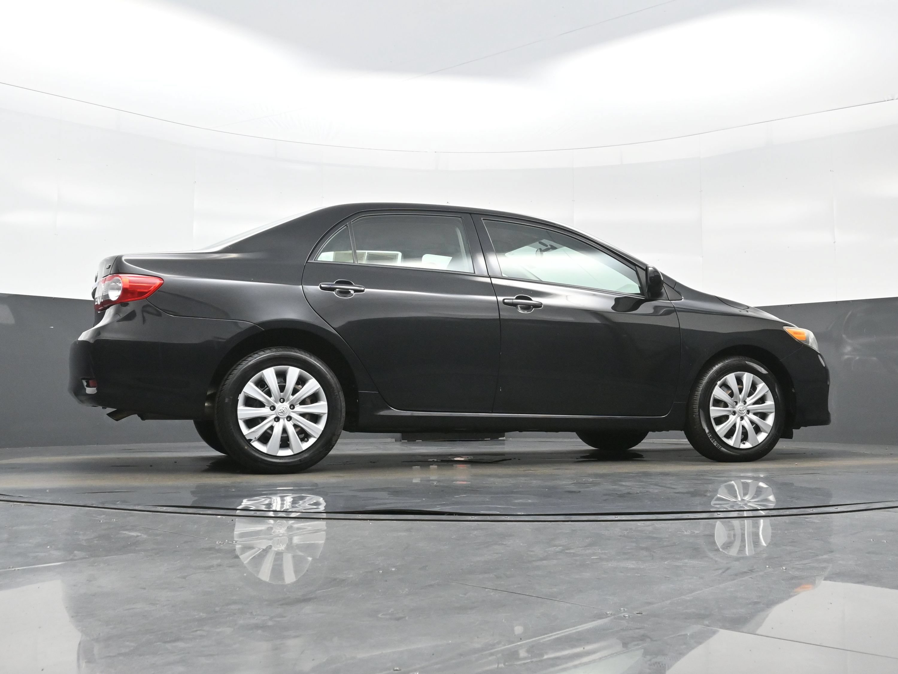 Used 2012 Toyota Corolla LE FWD image 28
