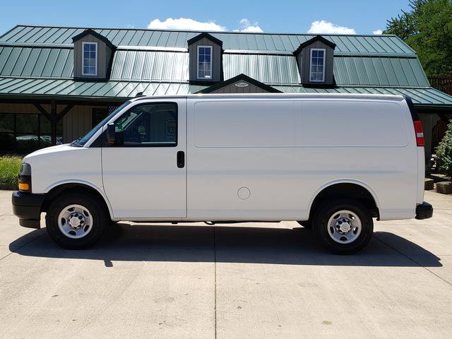 Used 2018 Chevrolet Express 2500 w/ Driver Convenience Package RWD image 2