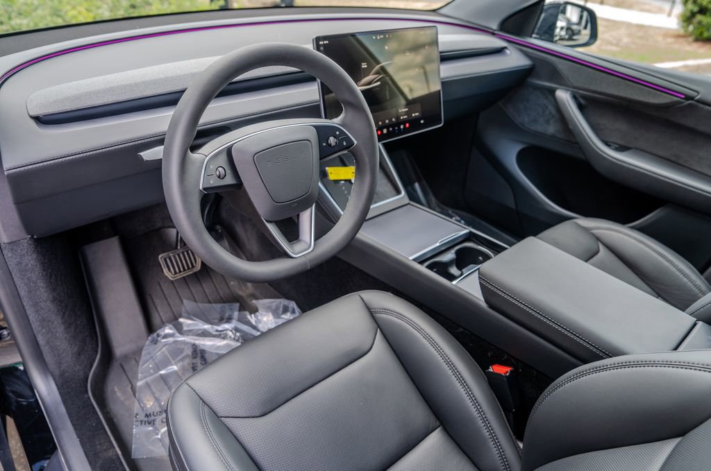 Used 2026 Tesla Model Y Long Range image 4