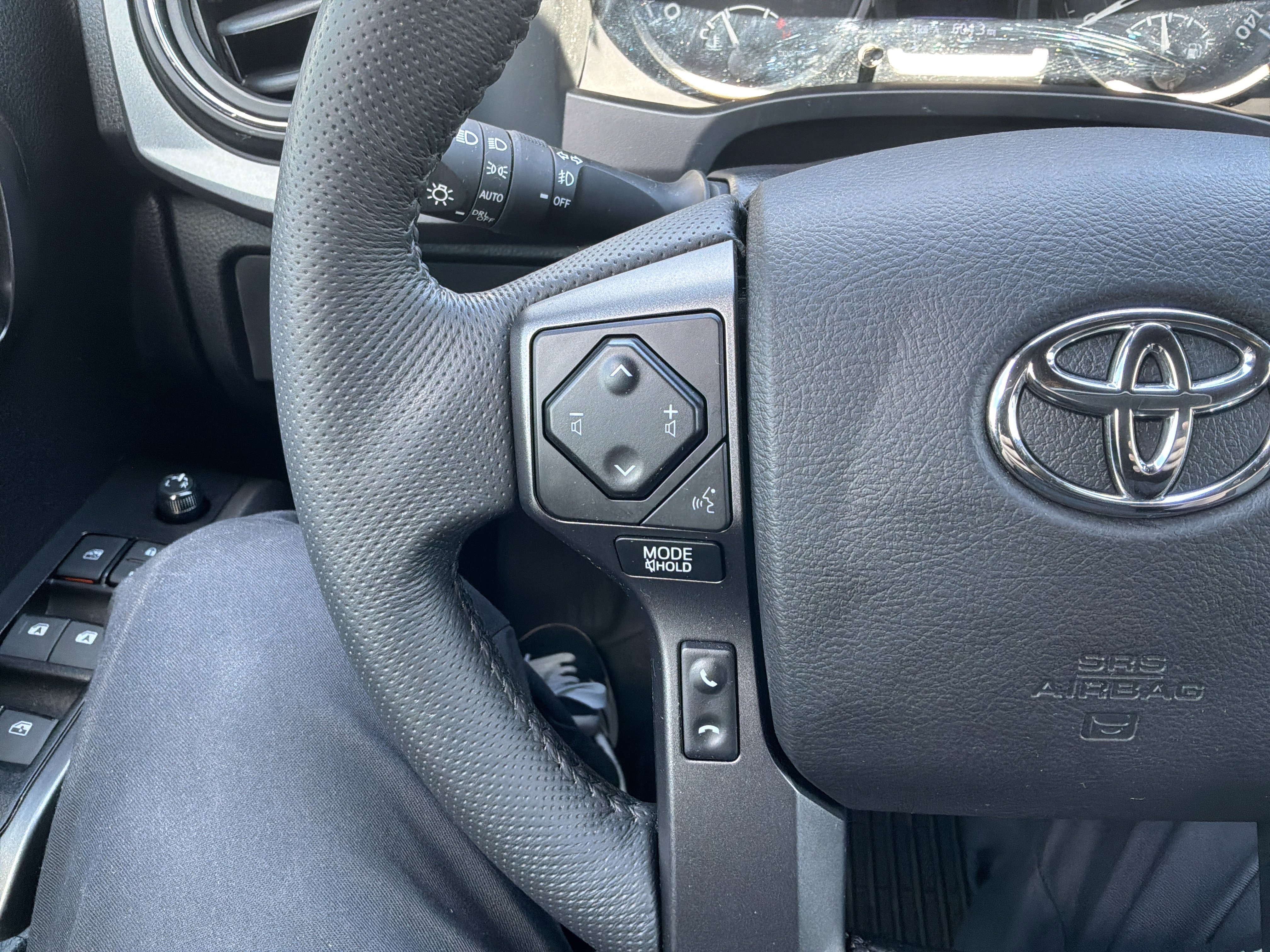 Used 2022 Toyota Tacoma TRD Sport w/ Technology Package AWD/4WD image 19