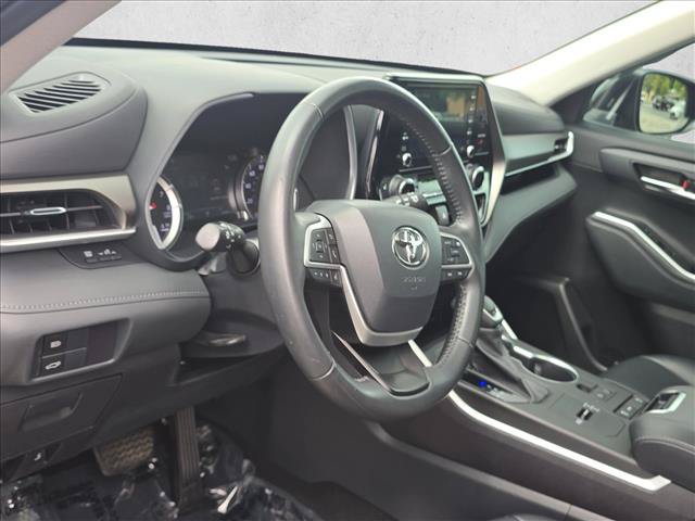 Used 2022 Toyota Highlander XLE FWD image 10
