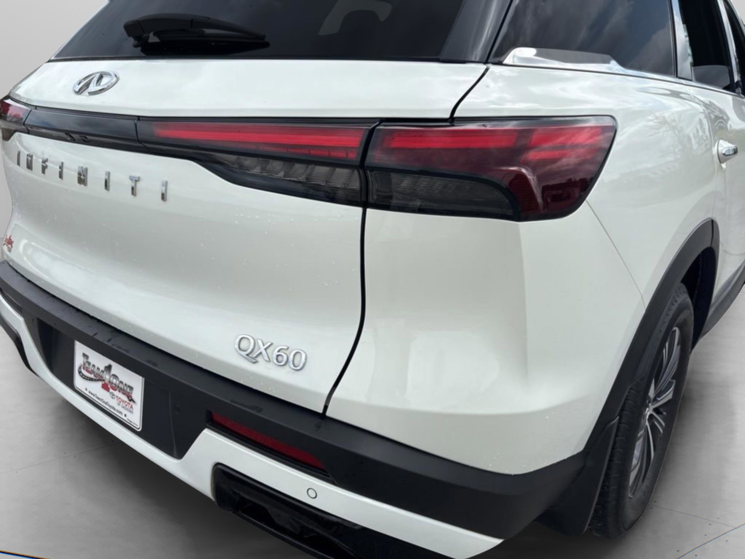 Used 2023 INFINITI QX60 Pure image 10