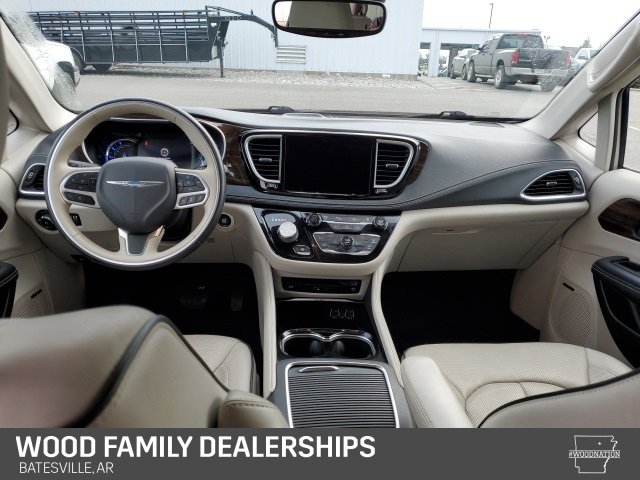 Used 2021 Chrysler Pacifica Limited w/ Uconnect Theater Family Group image 19