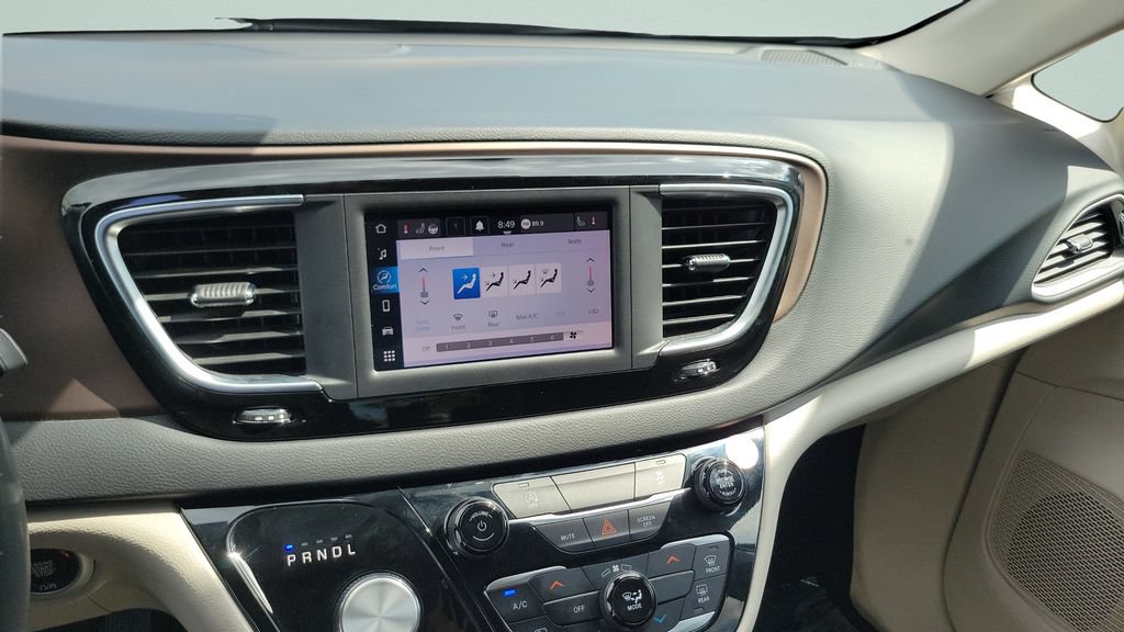 Used 2023 Chrysler Voyager LX FWD image 14
