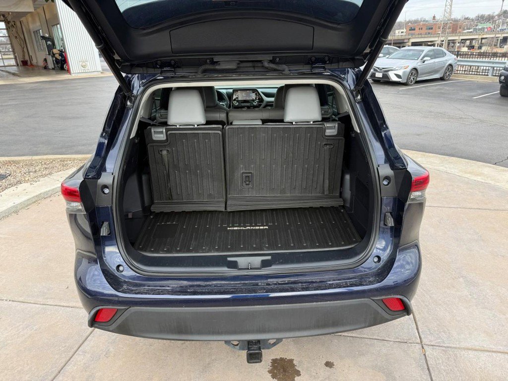 Used 2022 Toyota Highlander XLE image 8