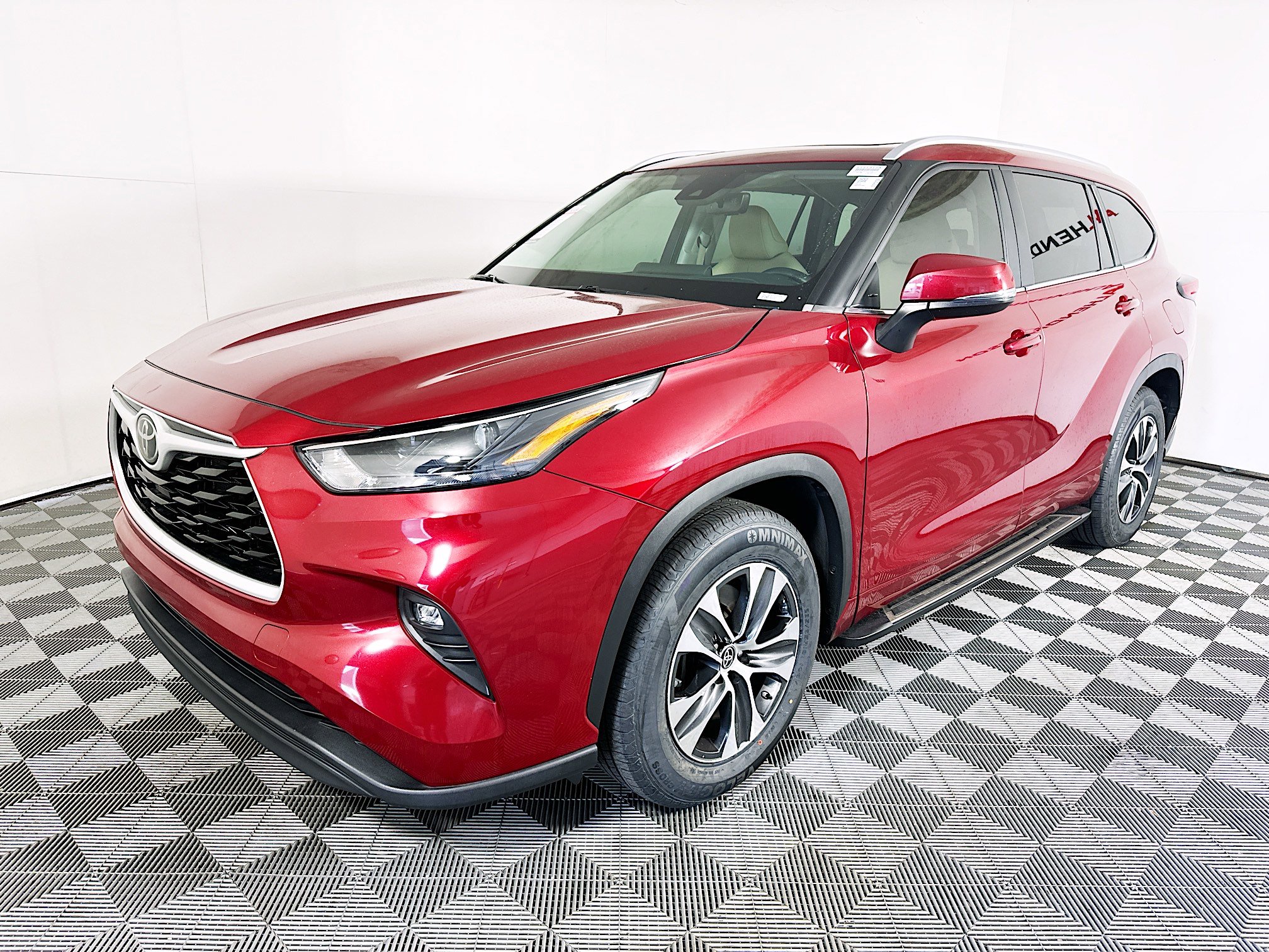 Used 2023 Toyota Highlander XLE image 7