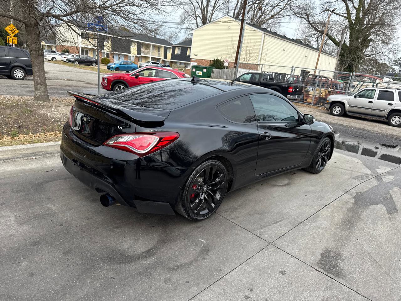 Used 2016 Hyundai Genesis Coupe 3.8 image 4