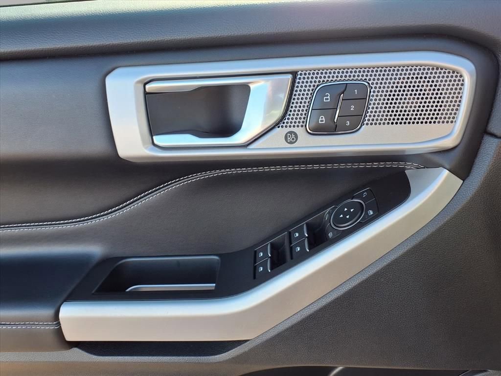 Used 2022 Ford Explorer Limited w/ Equipment Group 301A image 18
