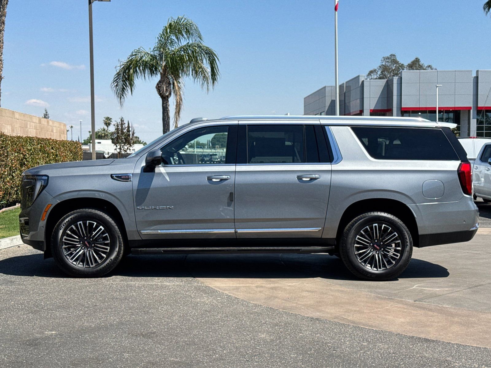 New 2026 GMC Yukon XL Elevation w/ Elevation Premium Package AWD/4WD image 7