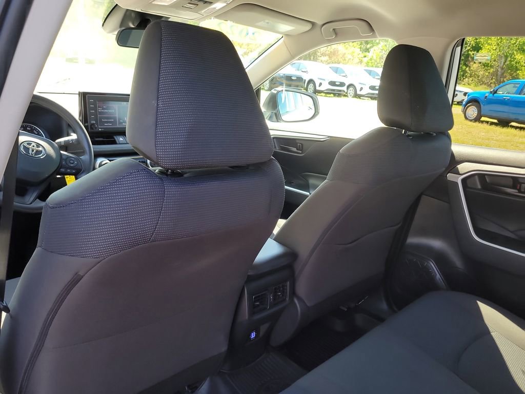 Used 2022 Toyota RAV4 LE image 10