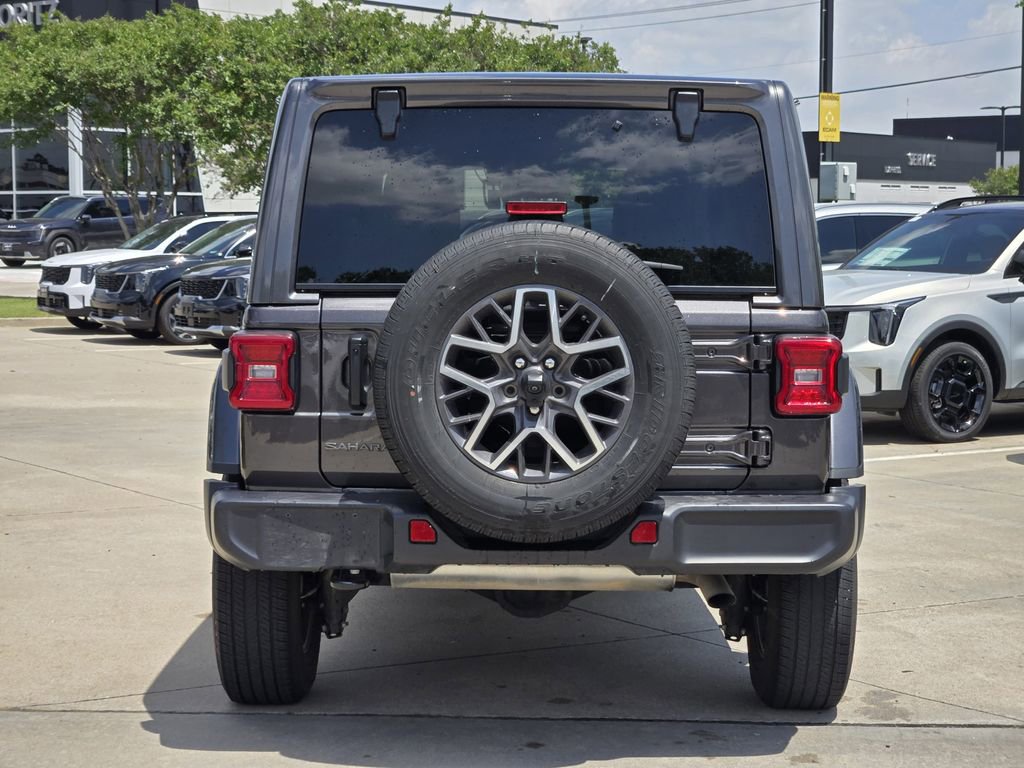 Used 2025 Jeep Wrangler Unlimited Sahara AWD/4WD image 13