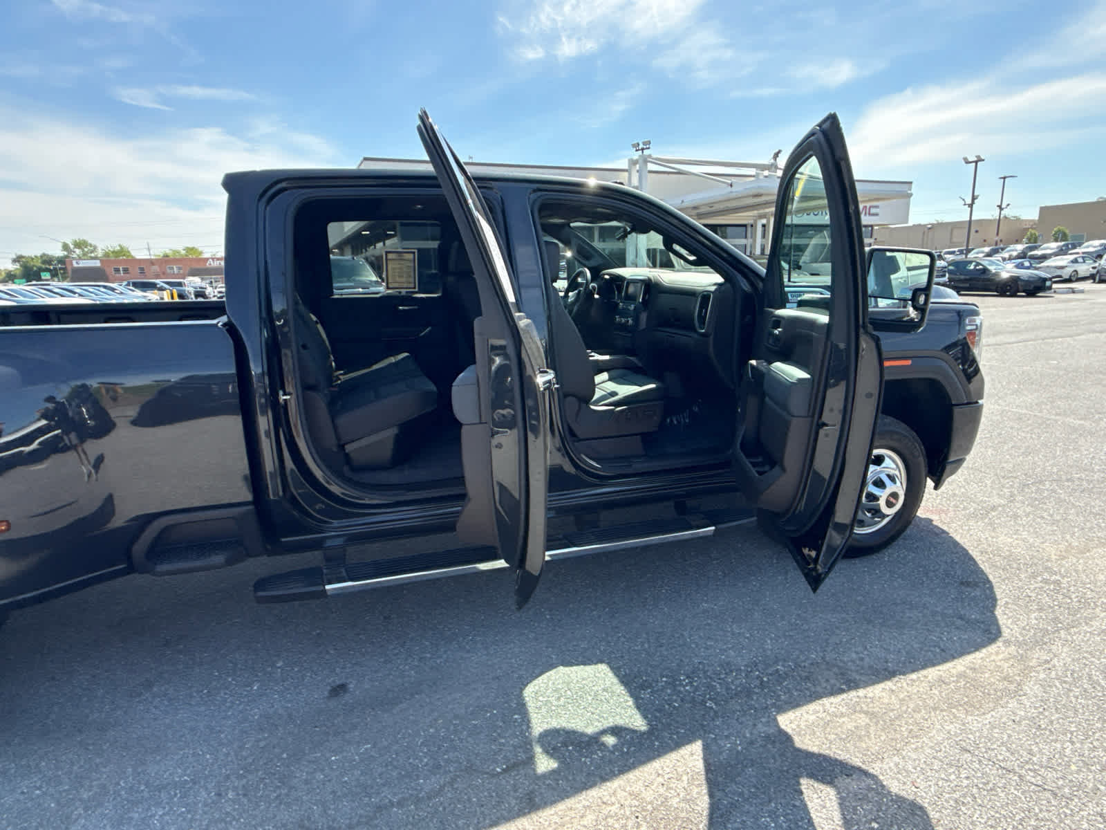 Used 2020 GMC Sierra 3500 Denali w/ Denali Ultimate Package AWD/4WD image 25
