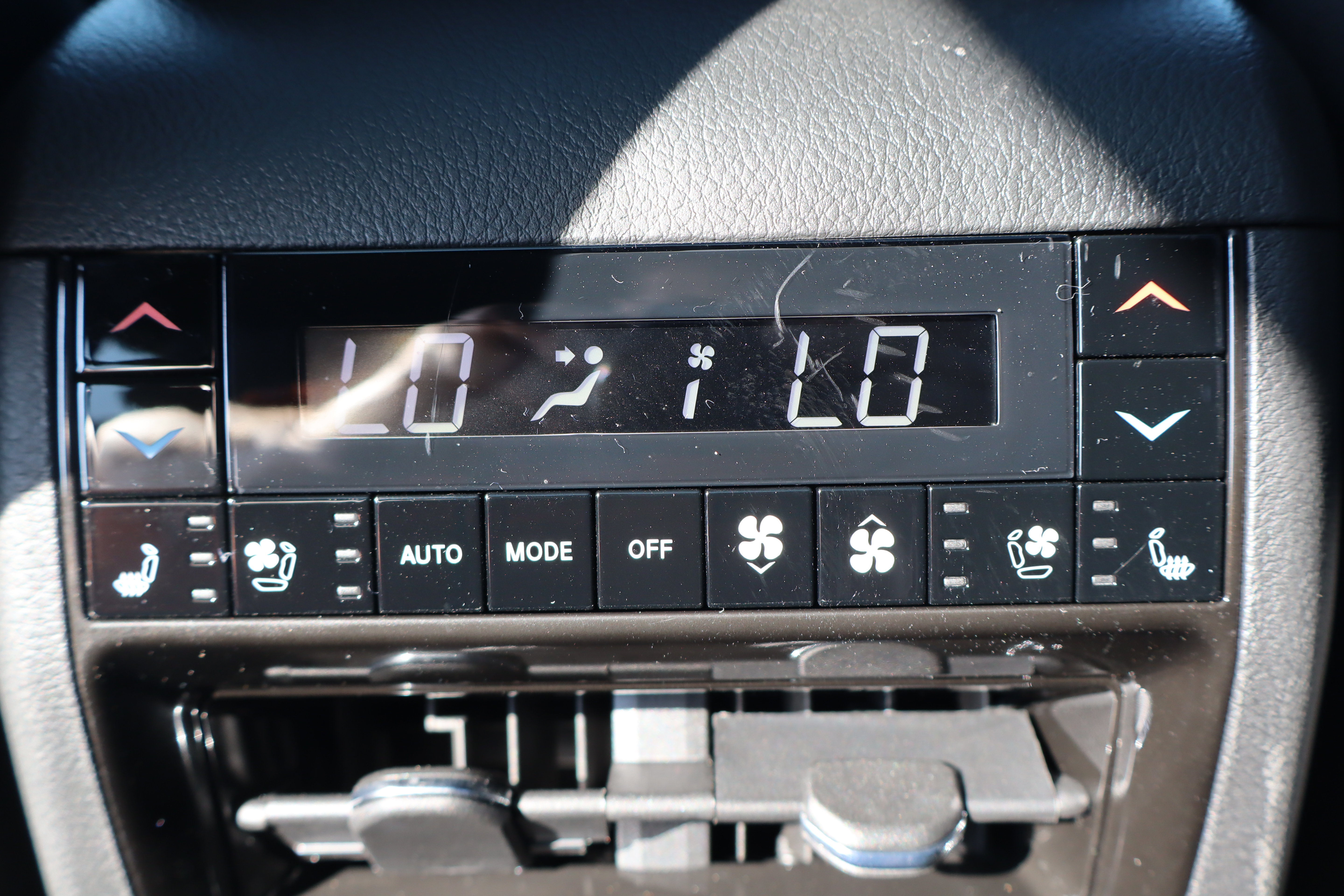 Used 2026 Jeep Grand Cherokee Summit w/ Obsidian Package AWD/4WD image 23